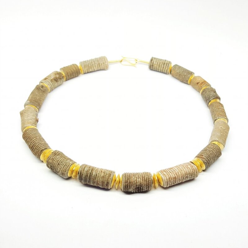 Collier en lys de mer fossilisé et or jaune 18kt