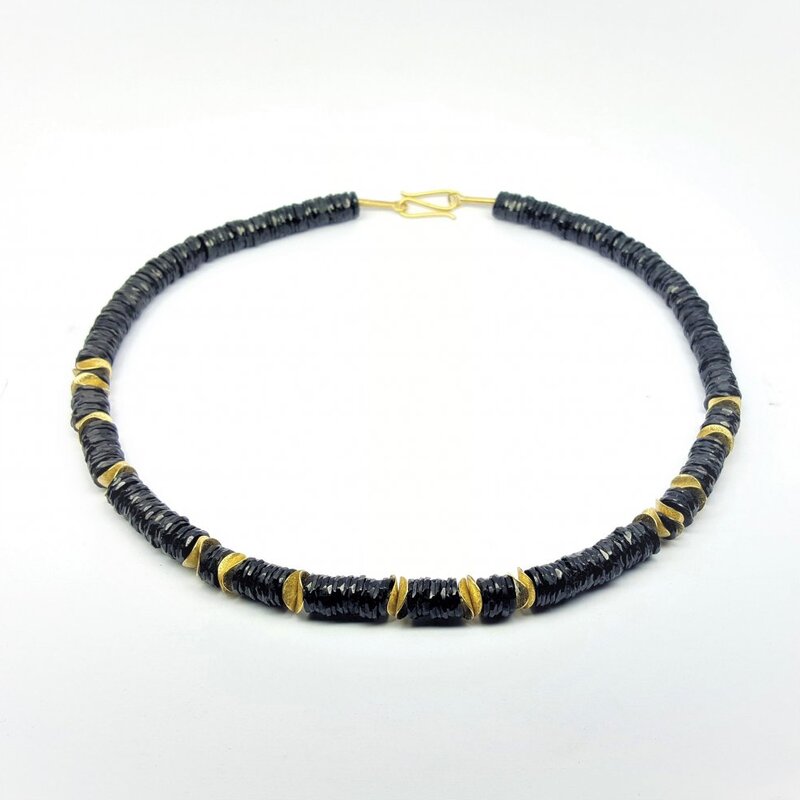Collier en spinelle et or jaune 18kt.