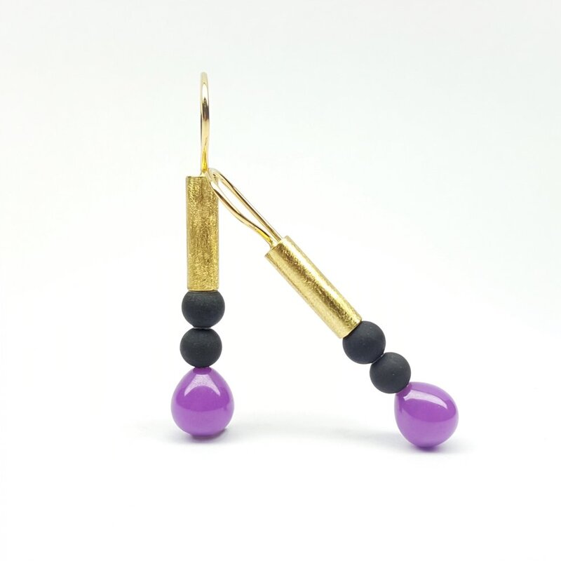 Boucles d'oreilles en or jaune 18kt, pampilles en hétérosite, onyx. Pièce unique.