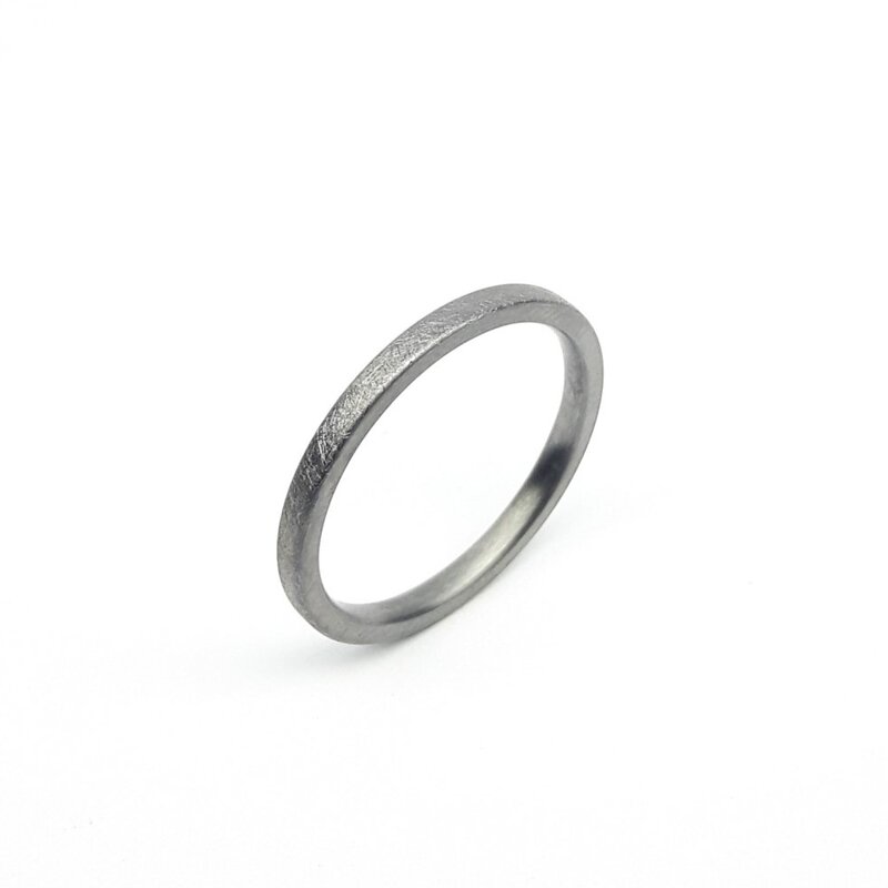 "ice matt", bague en tantale 999/-. Pièce unique.