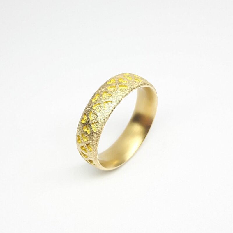 "hearts", bague en or jaune 18kt.