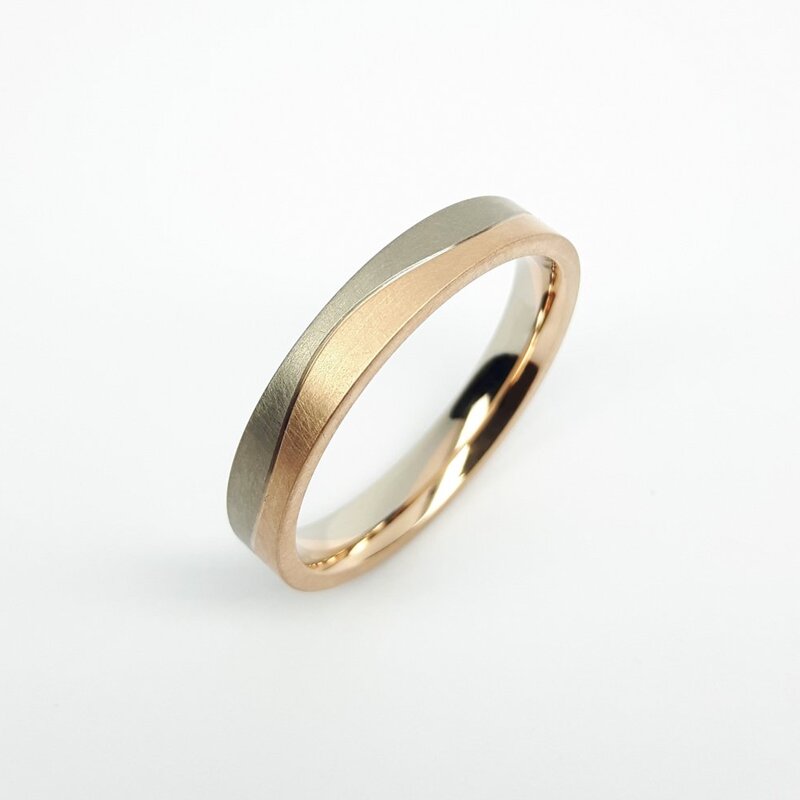 Bague en or blanc et rouge 18kt.