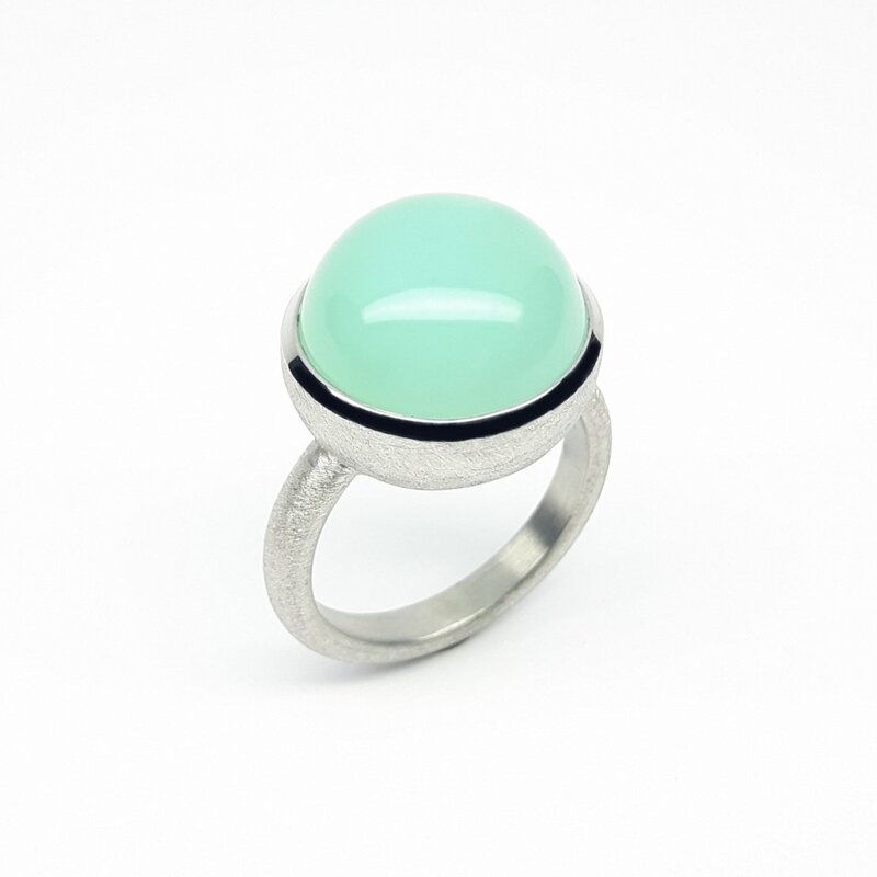 Bague en or blanc 18kt avec 1 opale des andes ø14,9mm 10,82ct cabochon