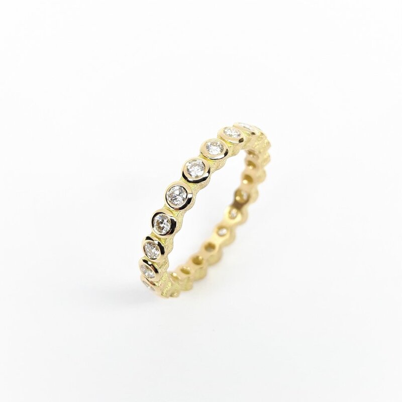 Bague "endless memories", or jaune 18kt et 22 diamants 2mm 0,66ct. Pièce unique.