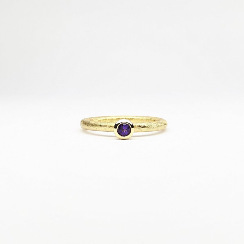 "combiring mini", or jaune 18kt et améthyste Ø3mm.