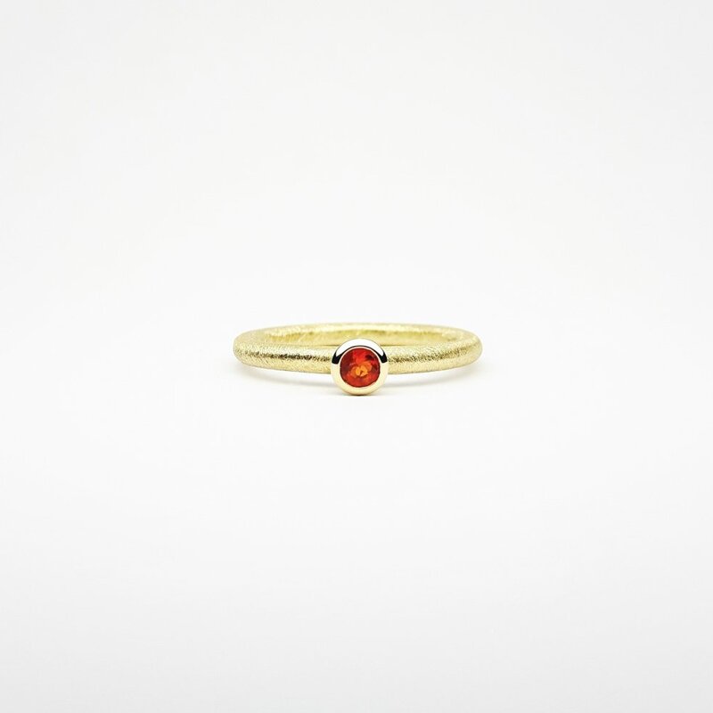 "combiring mini", or jaune 18kt et opale de feu Ø3mm.