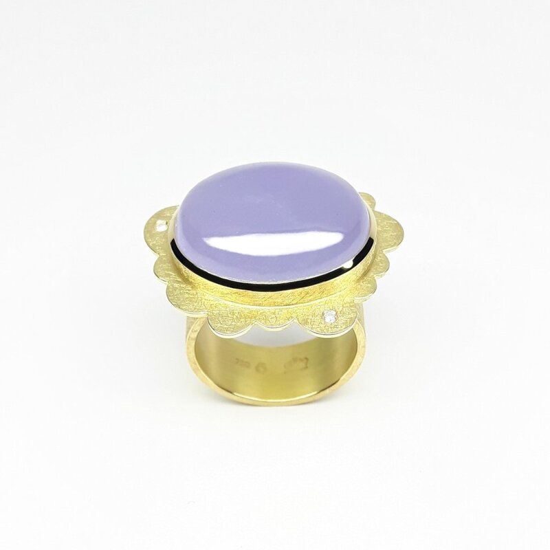 "lavender", bague en or jaune 18kt, jade lavande et diamants. Pièce unique.