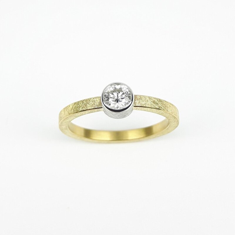 Bague solitaire en or jaune/blanc 18kt et diamant 0,25ct.