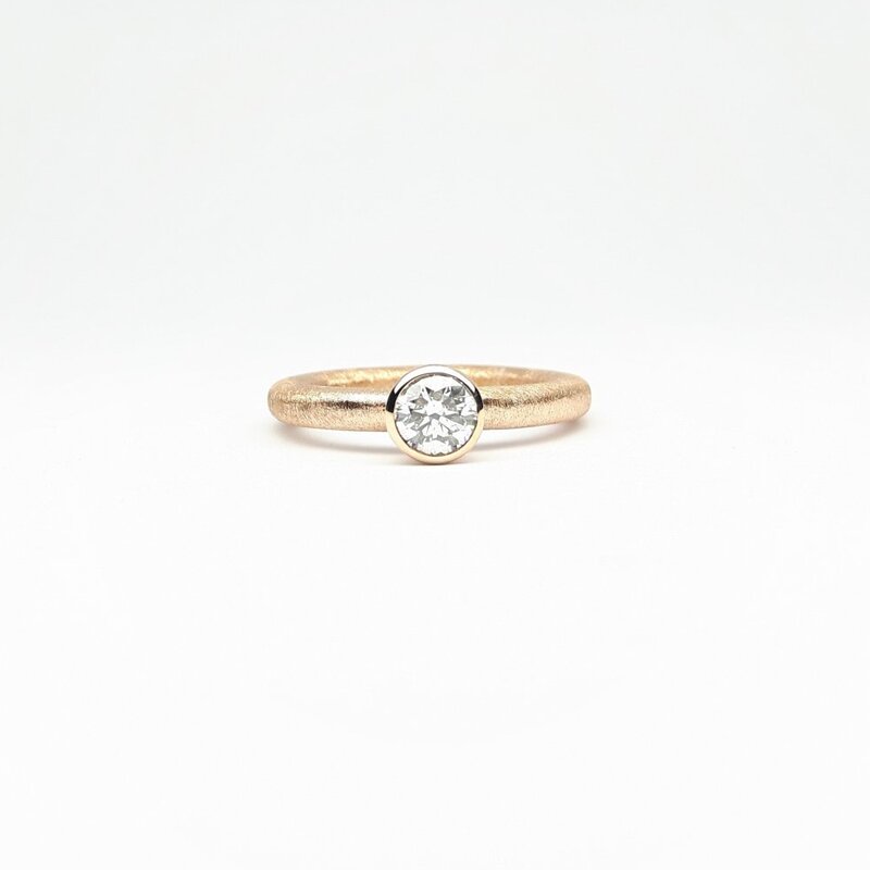 "combiring small" en or rouge 18kt et diamant 0,50ct Ø5mm. 