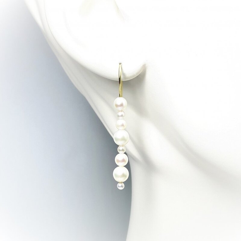 Boucles d'oreilles en or jaune 18kt et perle blanches de culture.