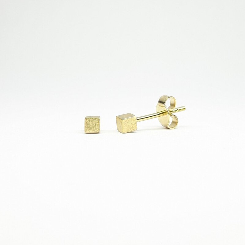 "cube", boucles d'oreilles en or jaune 18kt.