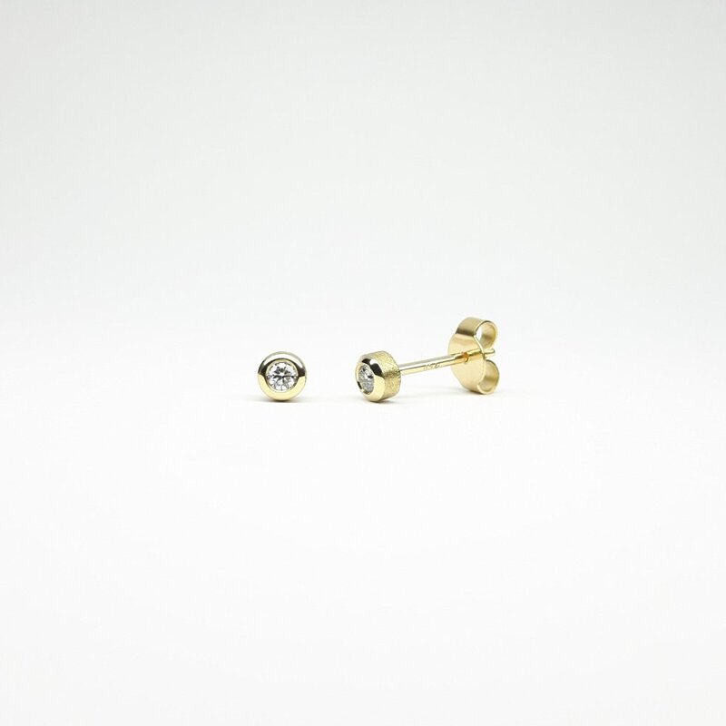Boucles d'oreilles en or jaune 18kt et diamants Ø2,4mm 0,10ct tot.