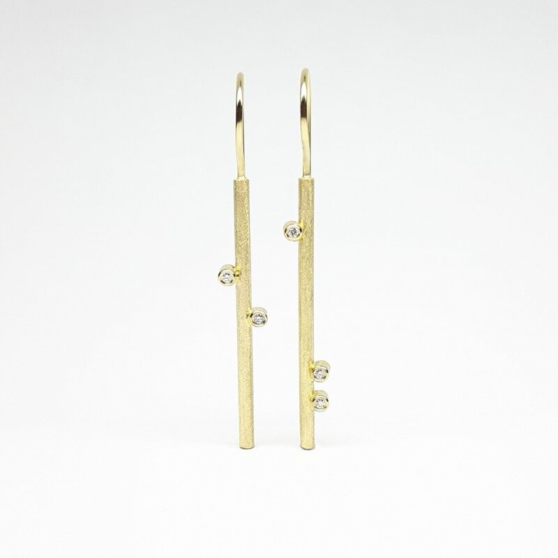 Boucles d'oreilles en or jaune 18kt et diamants. Pièce unique.