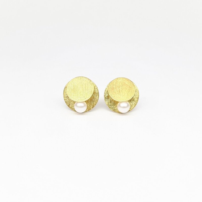 Boucles d'oreilles en or jaune 18kt et perles Akoya.