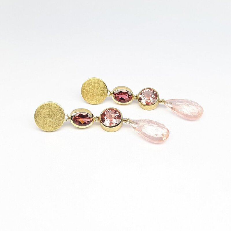 Boucles d'oreilles or jaune 18kt et tourmalines. Pièce unique.