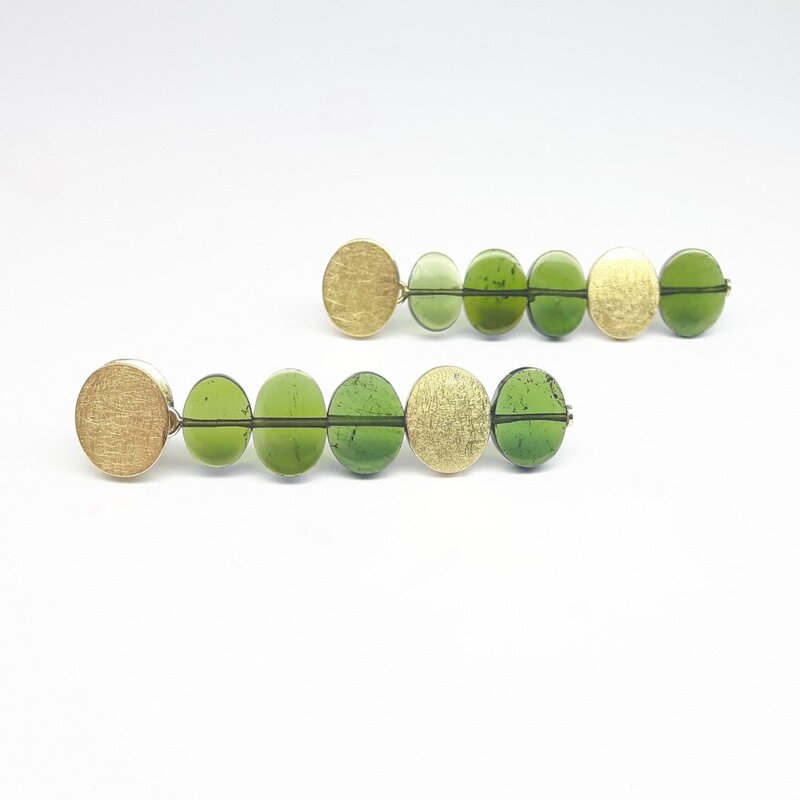 Boucles d'oreilles en or jaune 18kt et tourmalines vertes.