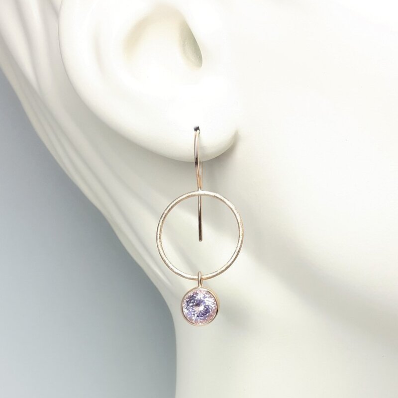 Boucles d'oreilles en or rouge 18kt et kunzite. Pièce unique.