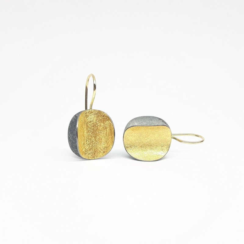 Boucles d'oreilles en argent 925/-, or fin et or jaune 18kt.