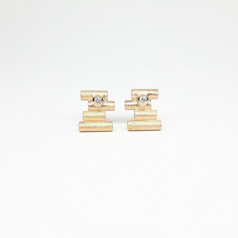 Boucles d'oreilles en or rouge 18kt et diamants.