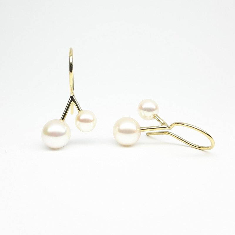 Boucles d'oreilles en or jaune 18kt et perles Akoya.