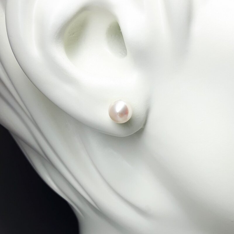 Boucles d'oreilles en or jaune 18kt et perles de culture Akoya blanches ø6,2mm.