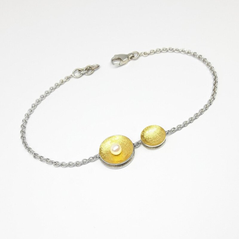 Bracelet en or fin, argent 925/- et perle akoya.