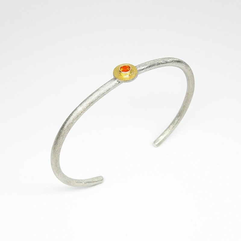 Bracelet en argent 925/-, or fin et opale de feu.