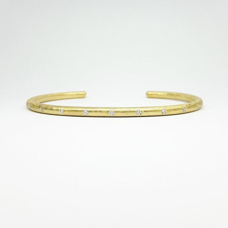 Bracelet en or jaune 18kt et 9 diamants.