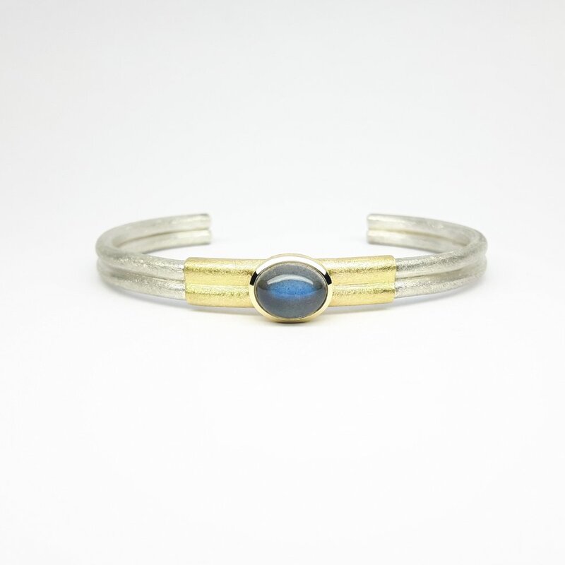 Bracelet en argent 925-., or jaune 18kt et labradorite.