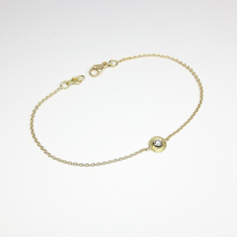 Bracelet en or jaune 18kt et brillant 0,09ct.