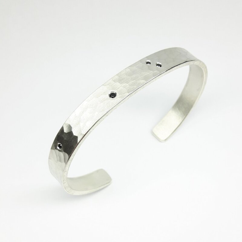 Bracelet en argent 925/- et brillants noirs. Pièce unique.
