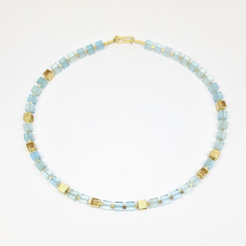 Collier en aigue-marine et or jaune 18kt. Pièce unique.