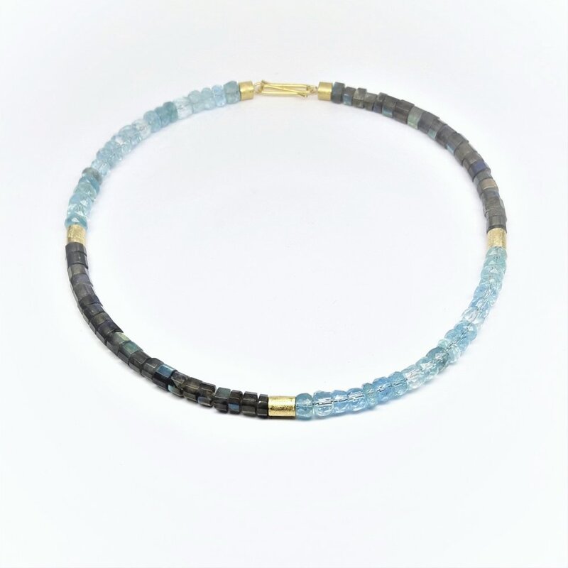 Collier en or jaune en aigue-marine, labradorite et or jaune 18kt. Pièce unique.