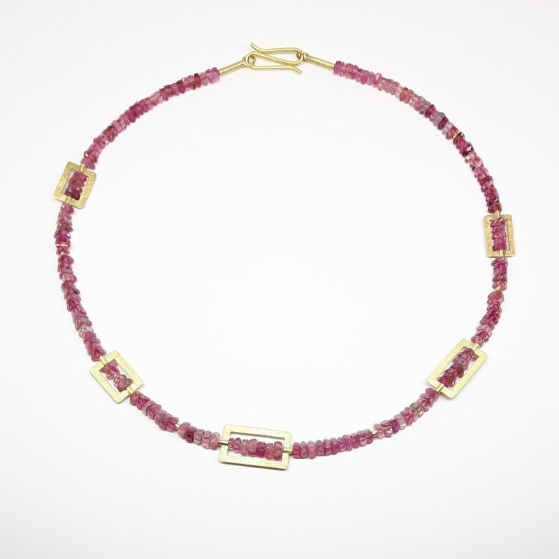 Collier en tourmaline rose et or jaune 18kt. Pièce unique.