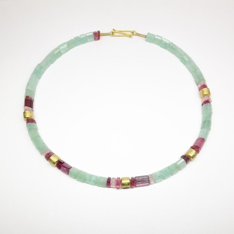 Collier en aigue-marine, tourmaline rose et or jaune 18kt. Pièce unique.