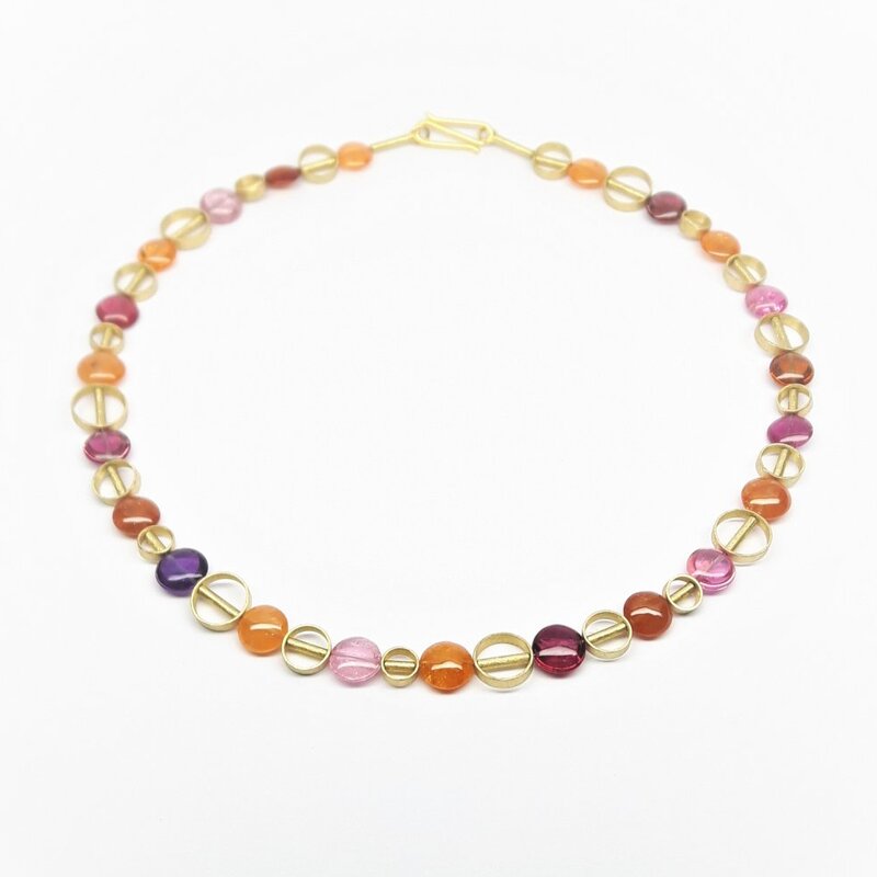 Collier en or jaune 18kt,tourmaline rose, grenat mandarin et améthyste. Pièce unique.