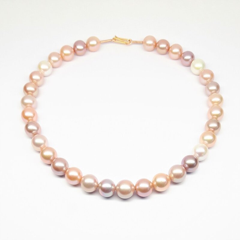 Collier en perles de culture d'eau douce Ø12-15mm et or rouge 18kt. Pièce unique. 