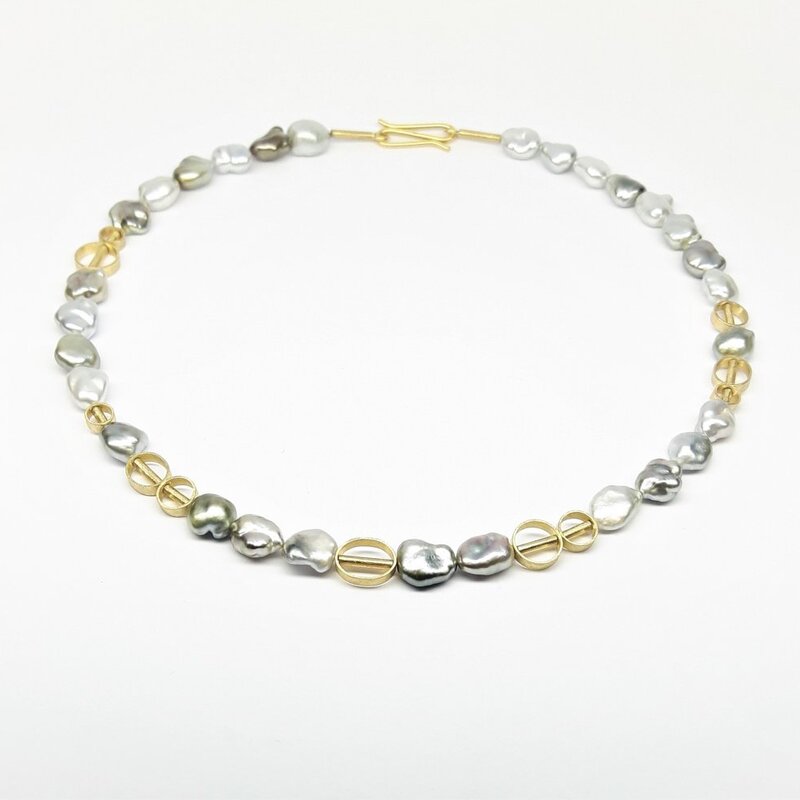 Collier en perles keshi Tahiti et or jaune 18kt. Pièce unique.