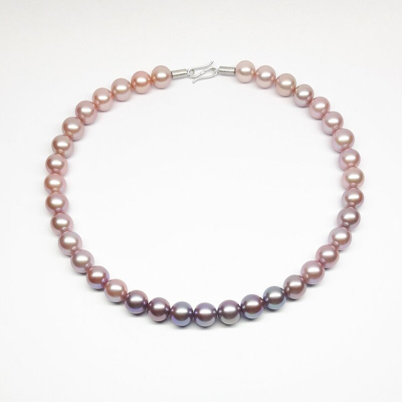 "summer vibes", collier en perles de culture d'eau douce Edison et or blanc 18kt. Pièce unique.