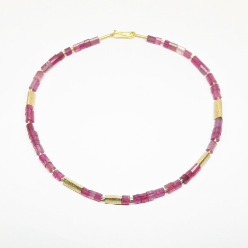 Collier en tourmaline rose et or jaune 18kt. Pièce unique.