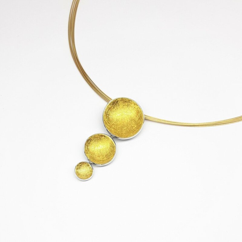 "dancing circles", Pendentif en argent et or fin.