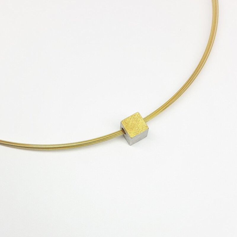 "cube", pendentif en or fin et argent 925/-.