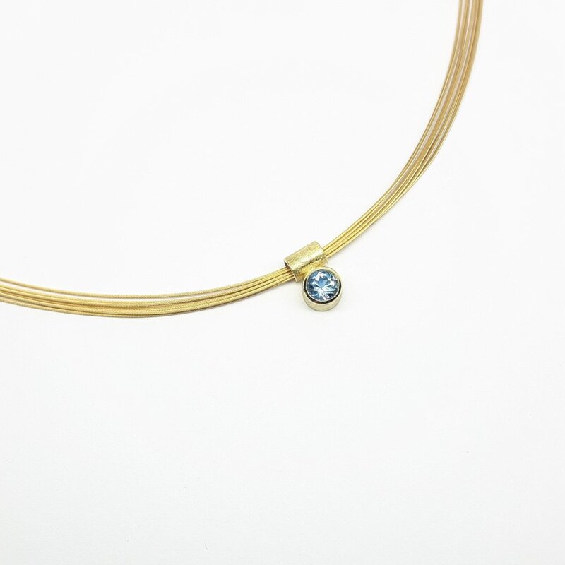 Pendentif en or jaune 18kt et aigue-marine Ø5mm.