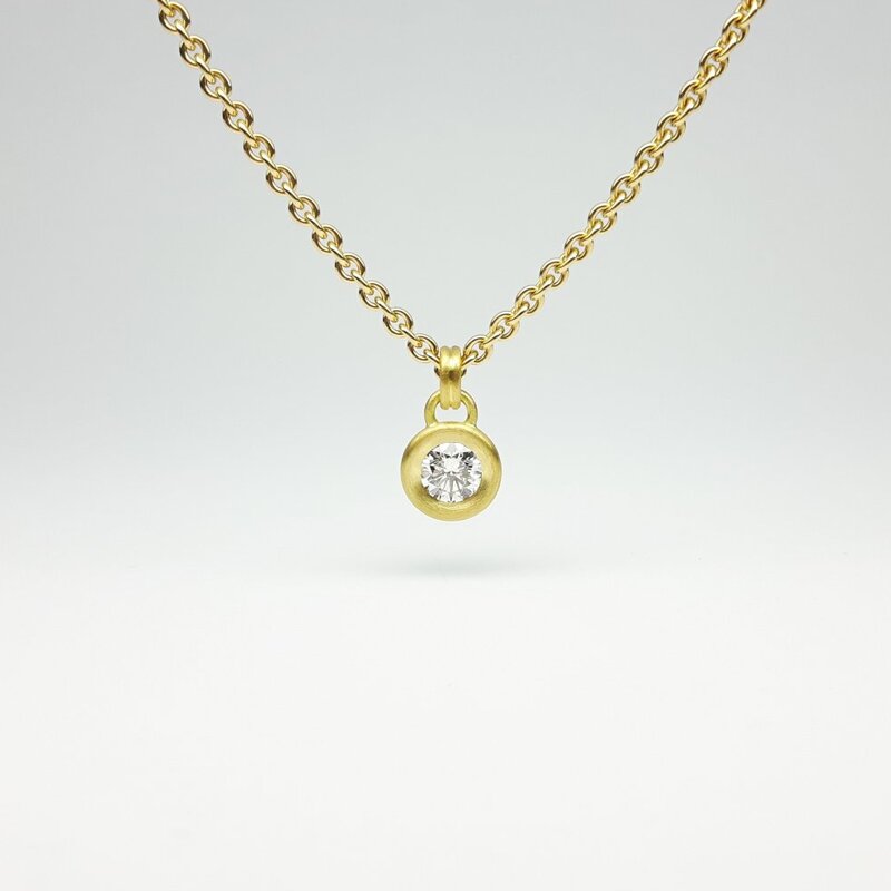 Pendentif en or jaune 18kt et brillant Ø5.07mm 0.50ct.