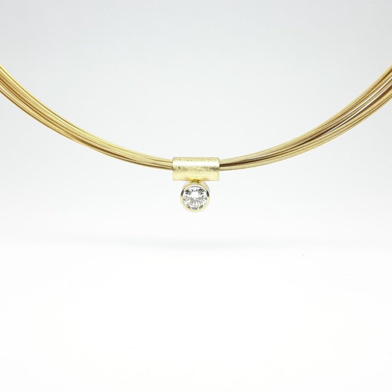 Pendentif en or jaune 18kt et brillant ø5,2mm 0,50ct.
