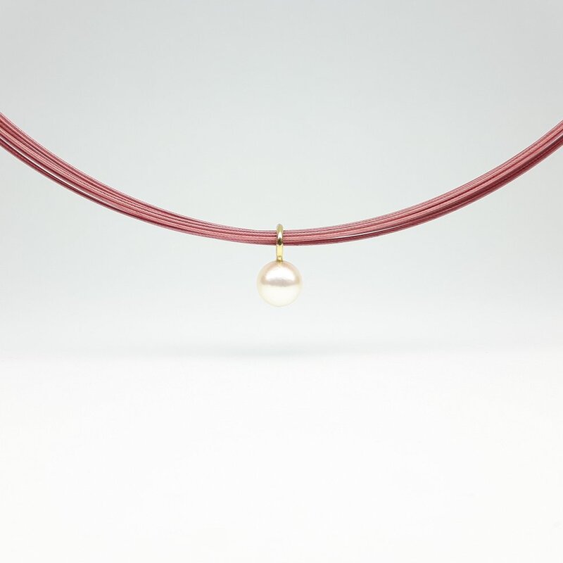 Pendentif en or jaune 18kt et perle akoya Ø6,9mm. 