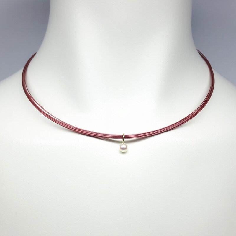 Pendentif en or jaune 18kt et perle akoya Ø5,3mm. 
