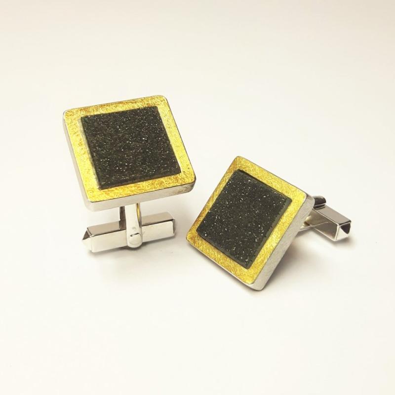 Boutons de manchettes, argent 925-., or fin et agates cristallisées.