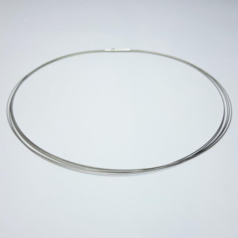 Collier en acier inoxydable, 5 tours. Ce collier est adapté à tous pendentifs de notre collection.