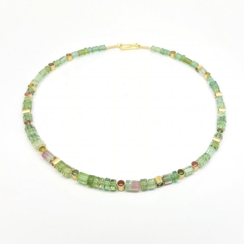 Collier en tourmaline et or jaune 18kt. Pièce unique.